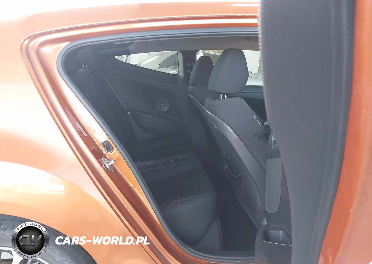 2015 Hyundai Veloster VIN:KMHTC6ADXFU241747 - 8