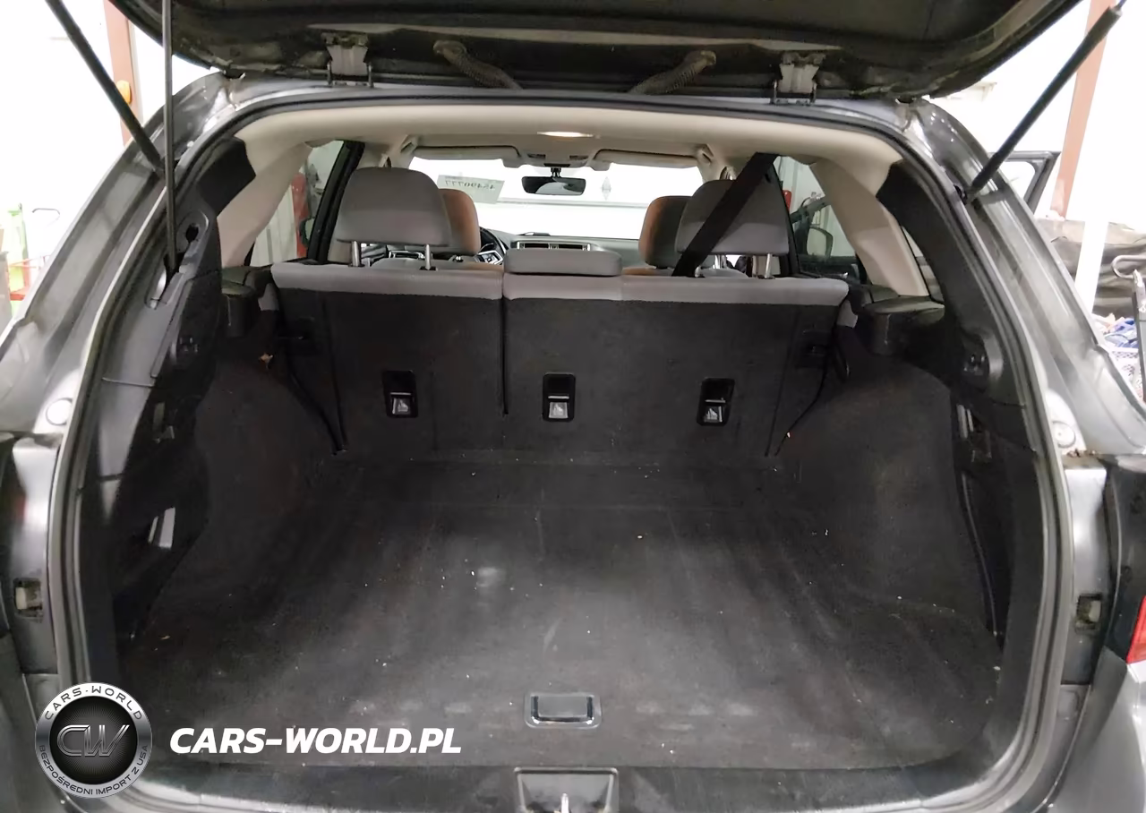 2018 Subaru Outback 2.5I Premium VIN:4S4BSAFC2J3326324 - 17