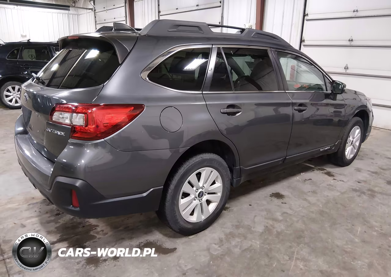 2018 Subaru Outback 2.5I Premium VIN:4S4BSAFC2J3326324 - 4