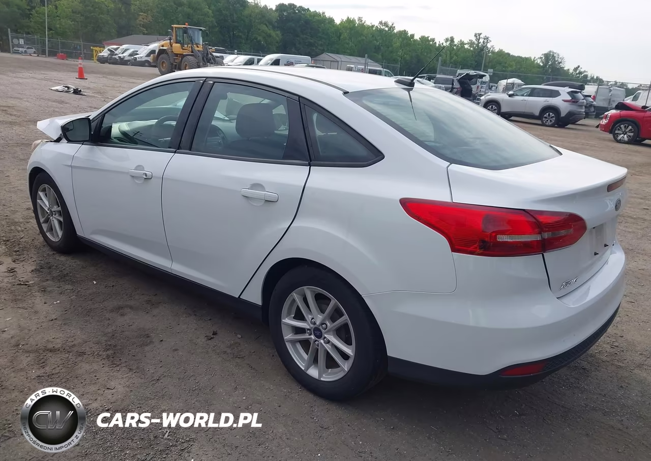 2018 Ford Focus Se VIN:1FADP3F21JL286230 - 3
