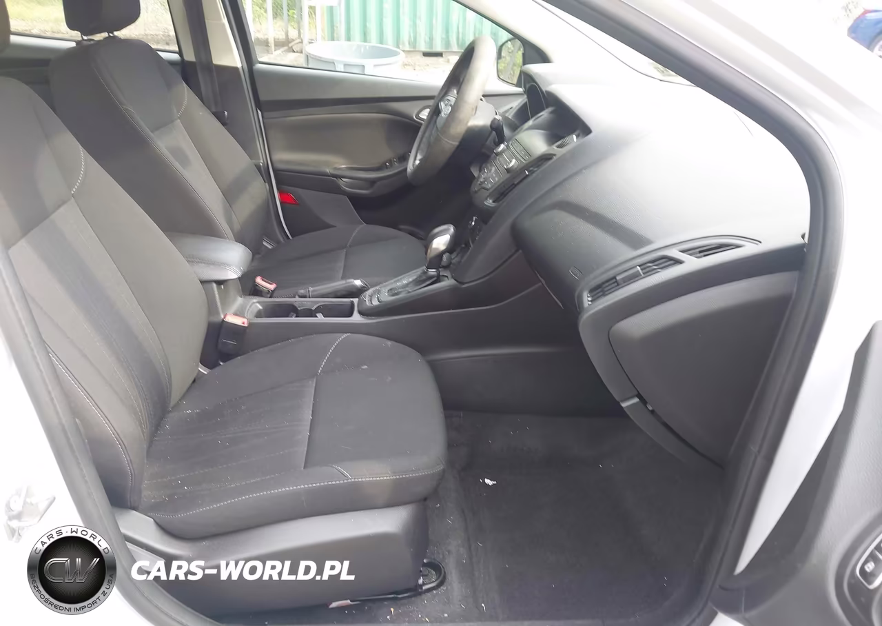 2018 Ford Focus Se VIN:1FADP3F21JL286230 - 5