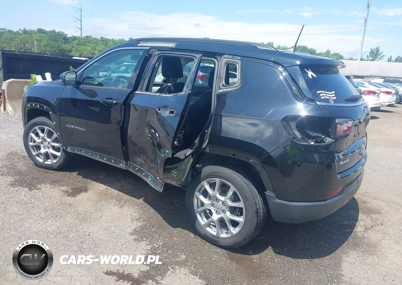 2022 Jeep Compass Latitude Lux 4X4 VIN:3C4NJDFB9NT117881 - 3
