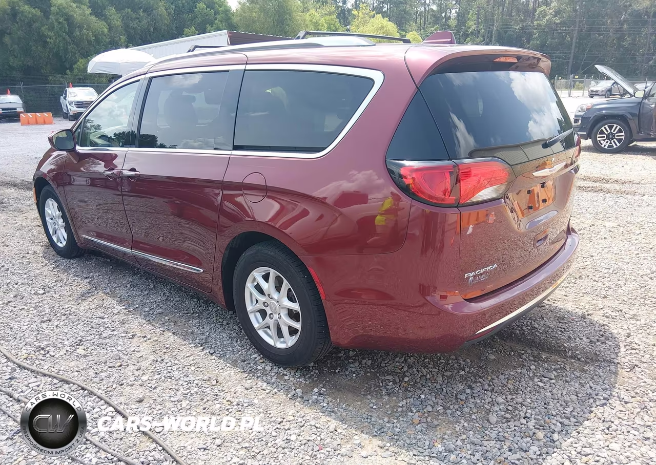 2020 Chrysler Pacifica Touring L VIN:2C4RC1BG4LR250334 - 3