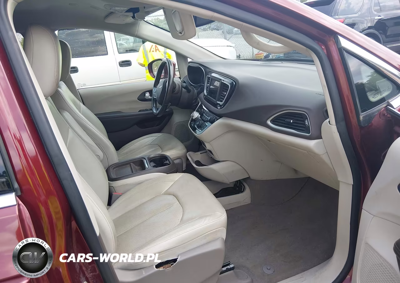 2020 Chrysler Pacifica Touring L VIN:2C4RC1BG4LR250334 - 5