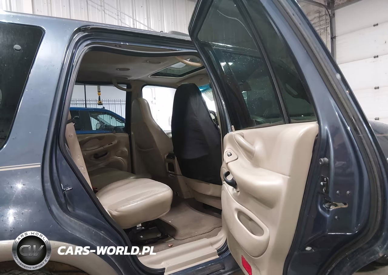 2001 Ford Expedition Eddie Bauer VIN:1FMPU18L11LB19047 - 8