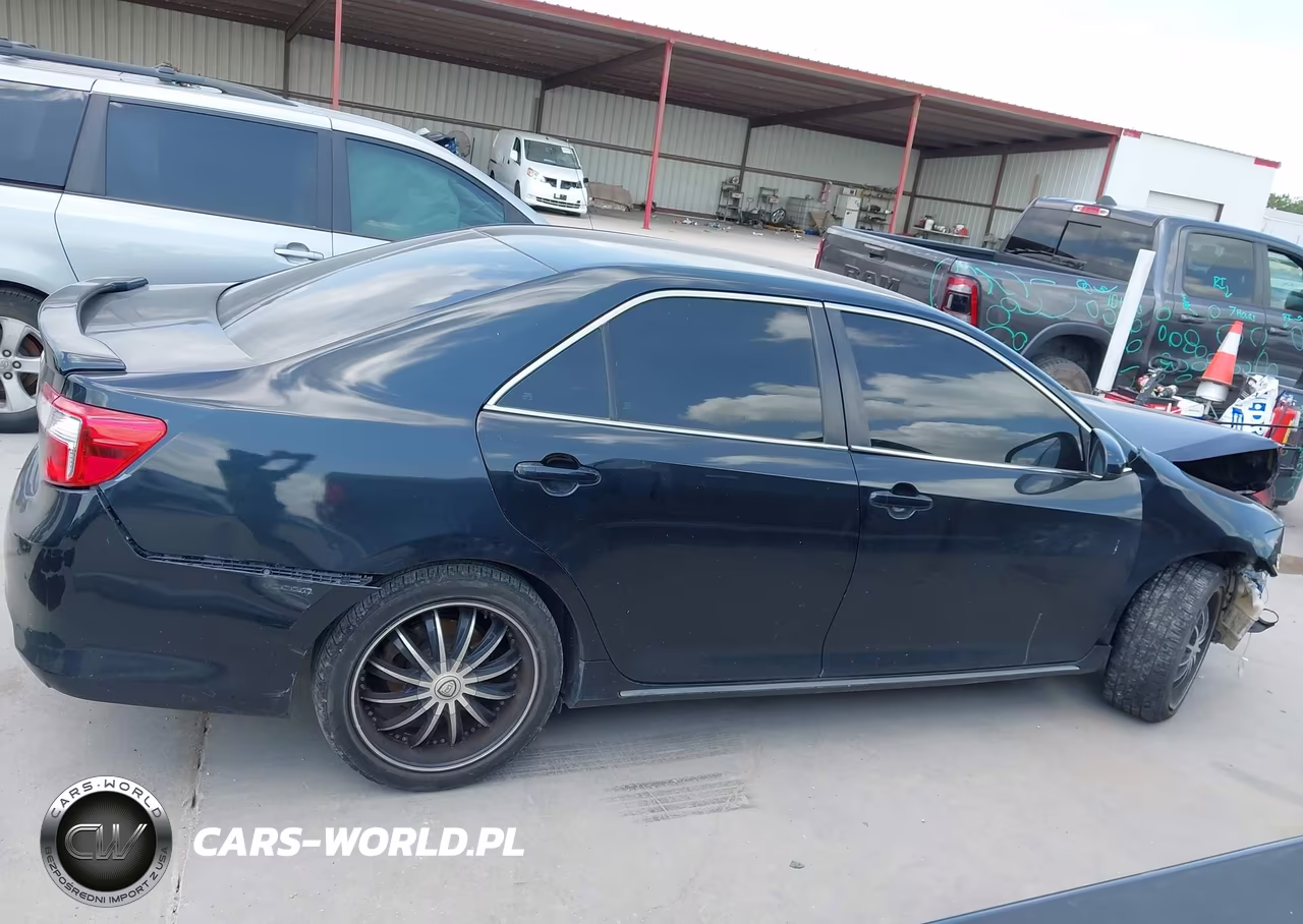2014 Toyota Camry Le VIN:4T4BF1FKXER352722 - 13