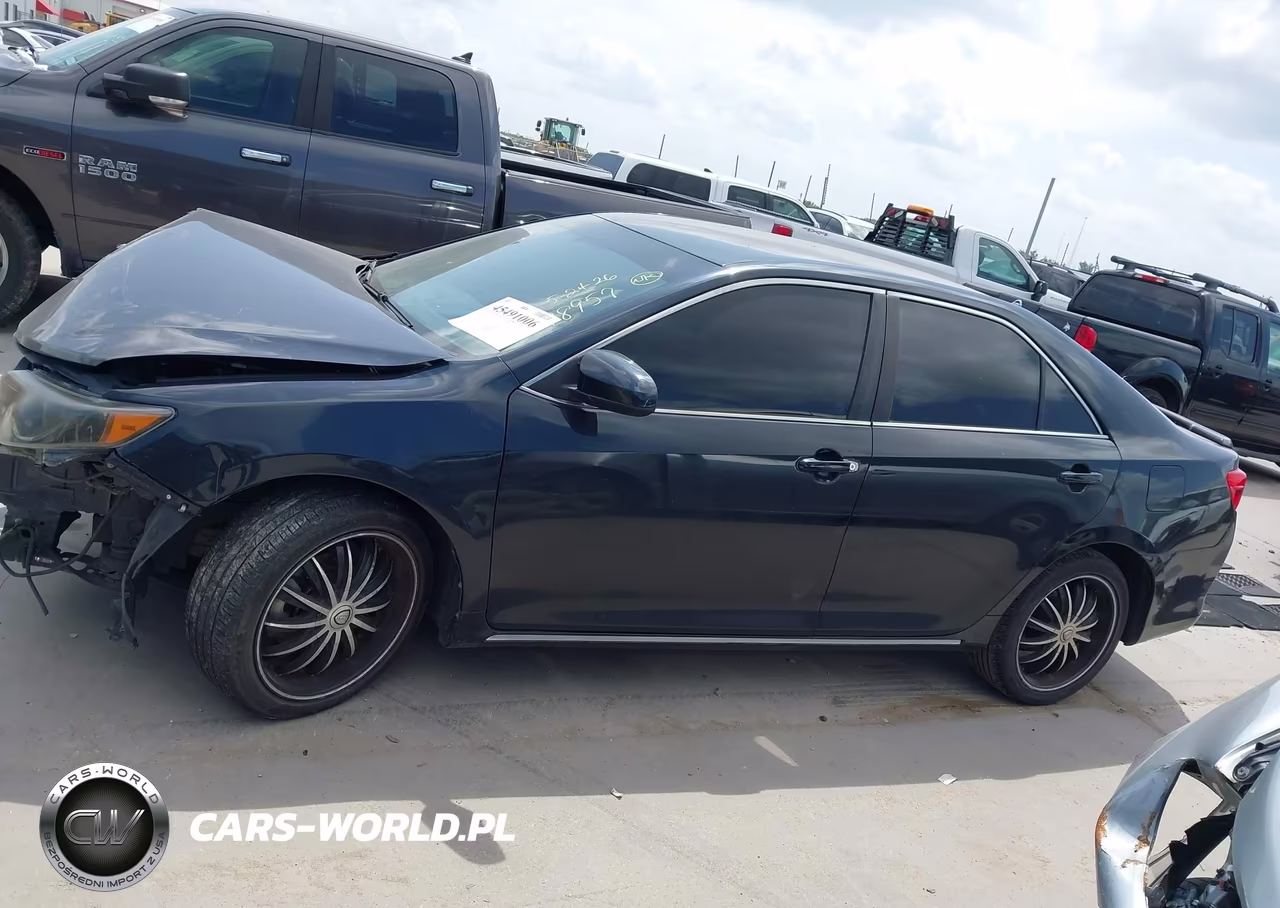 2014 Toyota Camry Le VIN:4T4BF1FKXER352722 - 14