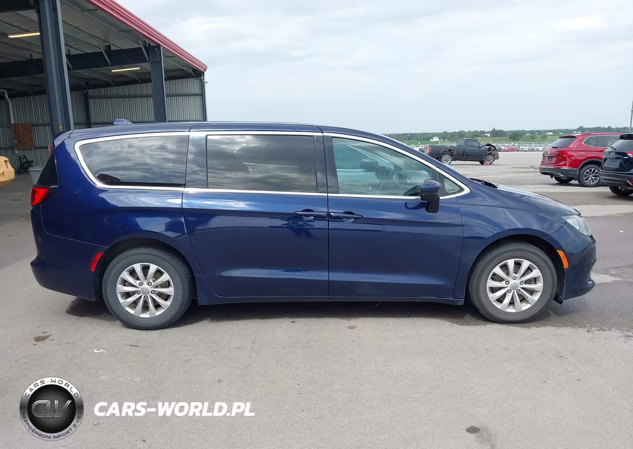 2017 Chrysler Pacifica Touring VIN:2C4RC1DG2HR578470 - 13