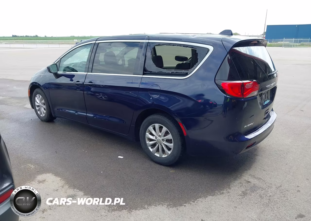 2017 Chrysler Pacifica Touring VIN:2C4RC1DG2HR578470 - 3