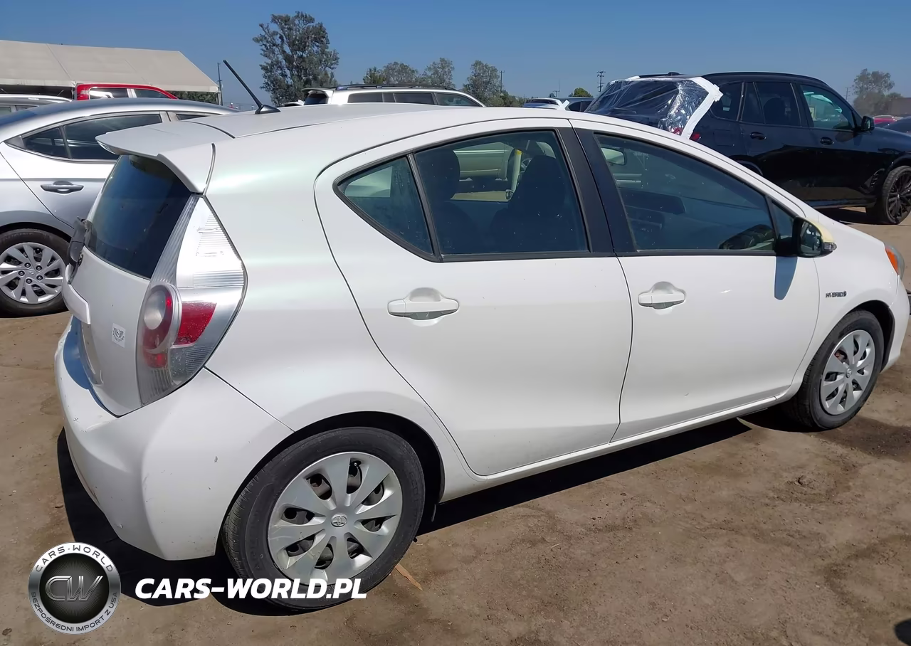 2014 Toyota Prius C Two VIN:JTDKDTB36E1059271 - 13