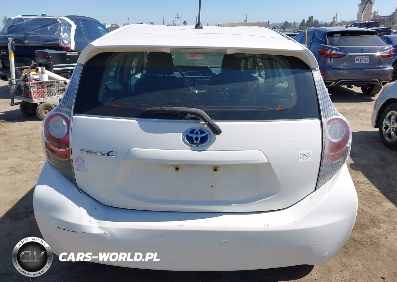 2014 Toyota Prius C Two VIN:JTDKDTB36E1059271 - 16
