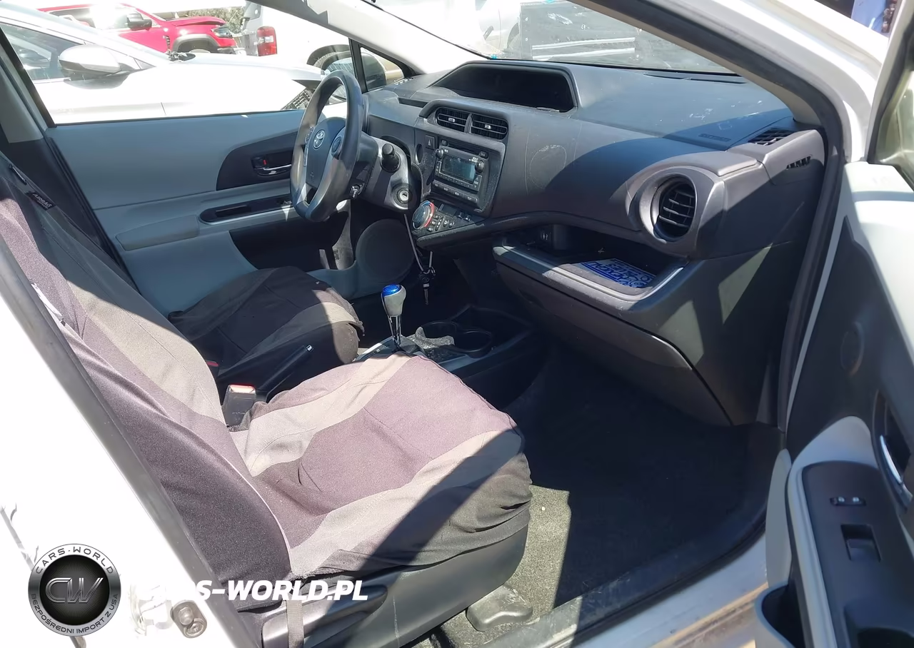 2014 Toyota Prius C Two VIN:JTDKDTB36E1059271 - 5