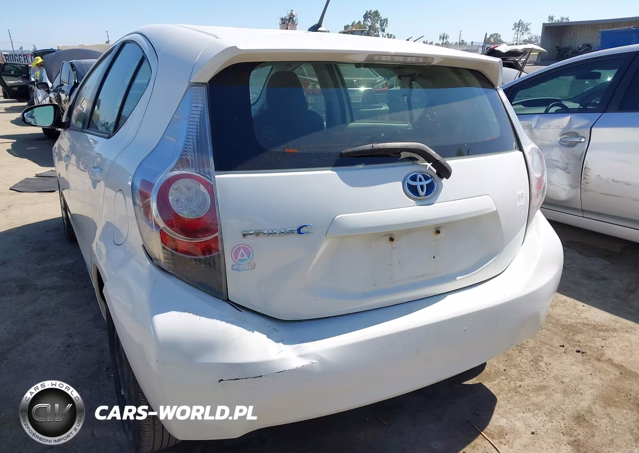 2014 Toyota Prius C Two VIN:JTDKDTB36E1059271 - 6