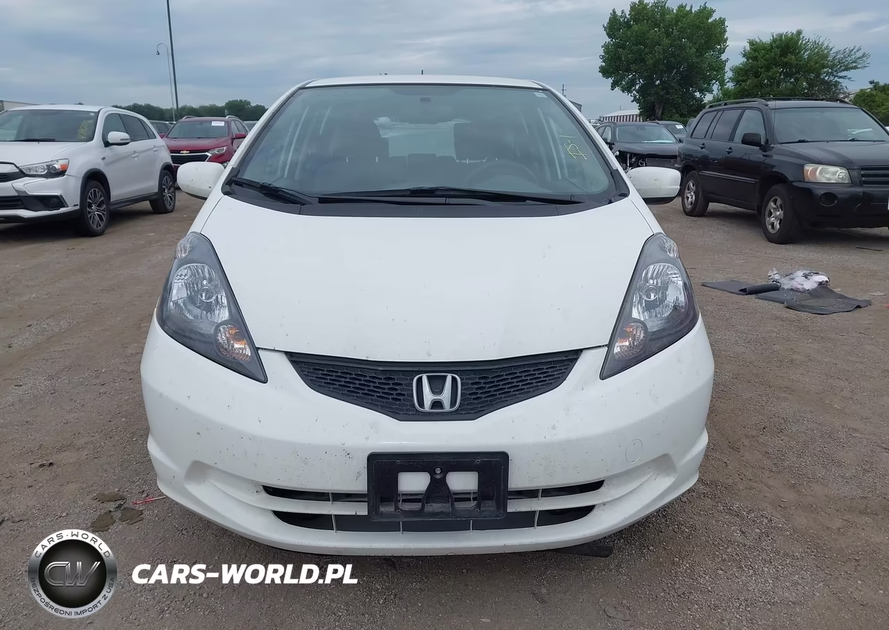 2013 Honda Fit VIN:JHMGE8H32DC049703 - 12
