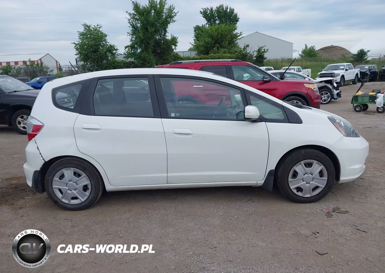 2013 Honda Fit VIN:JHMGE8H32DC049703 - 13