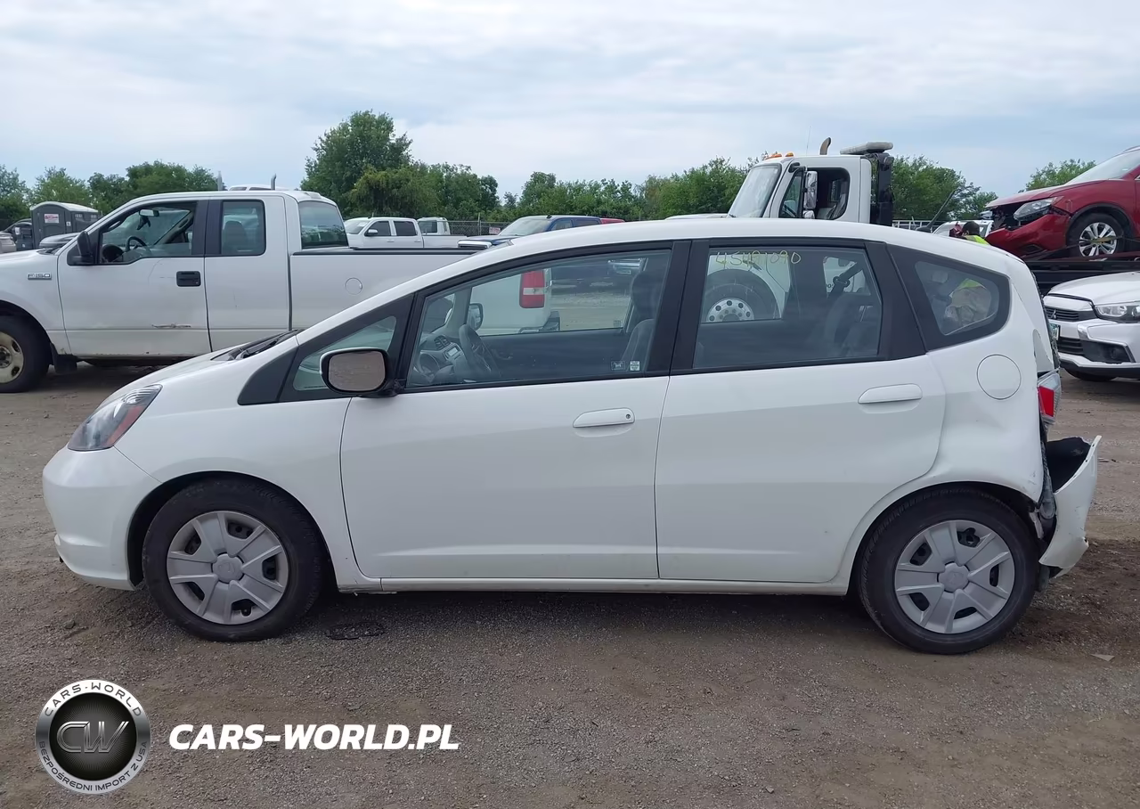 2013 Honda Fit VIN:JHMGE8H32DC049703 - 14