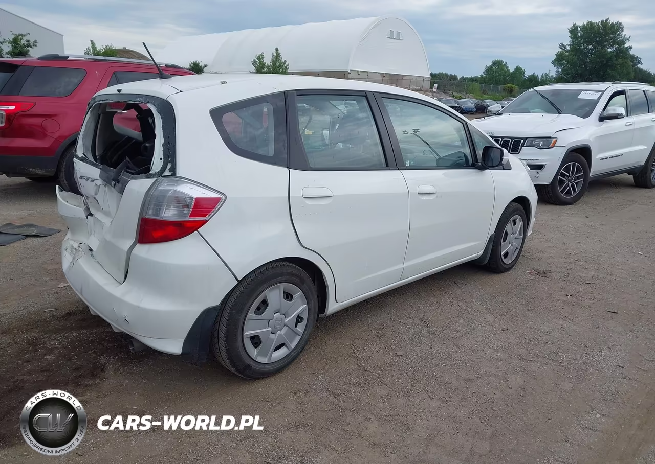 2013 Honda Fit VIN:JHMGE8H32DC049703 - 4