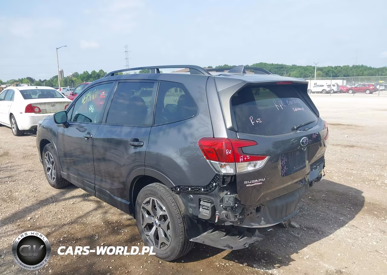 2020 Subaru Forester Premium VIN:JF2SKAJC0LH570122 - 3