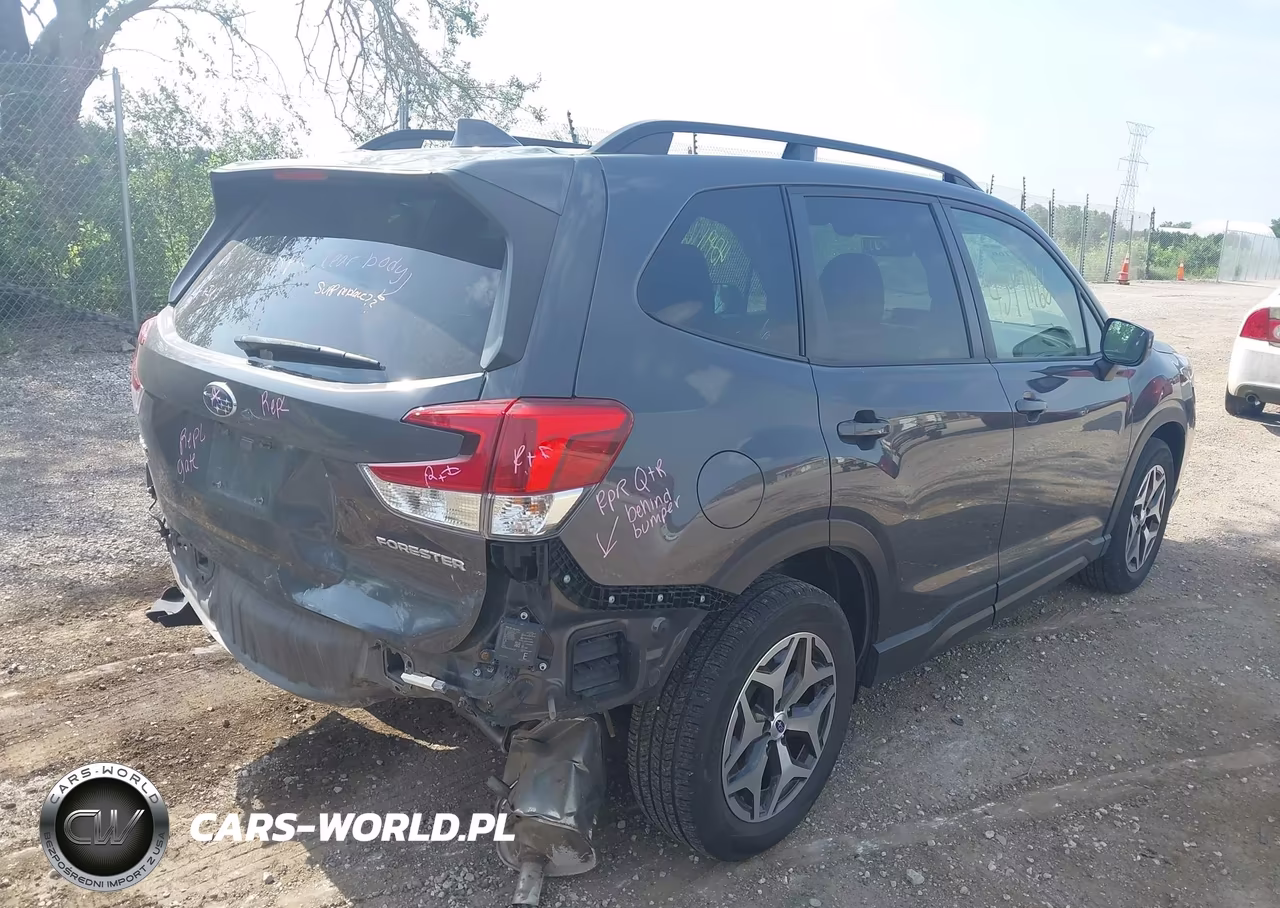2020 Subaru Forester Premium VIN:JF2SKAJC0LH570122 - 4