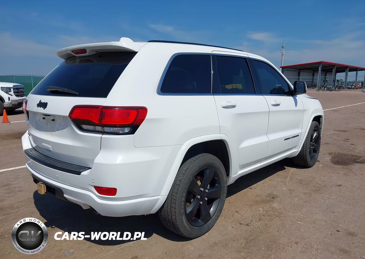 2015 Jeep Grand Cherokee Altitude VIN:1C4RJFAG8FC121773 - 4