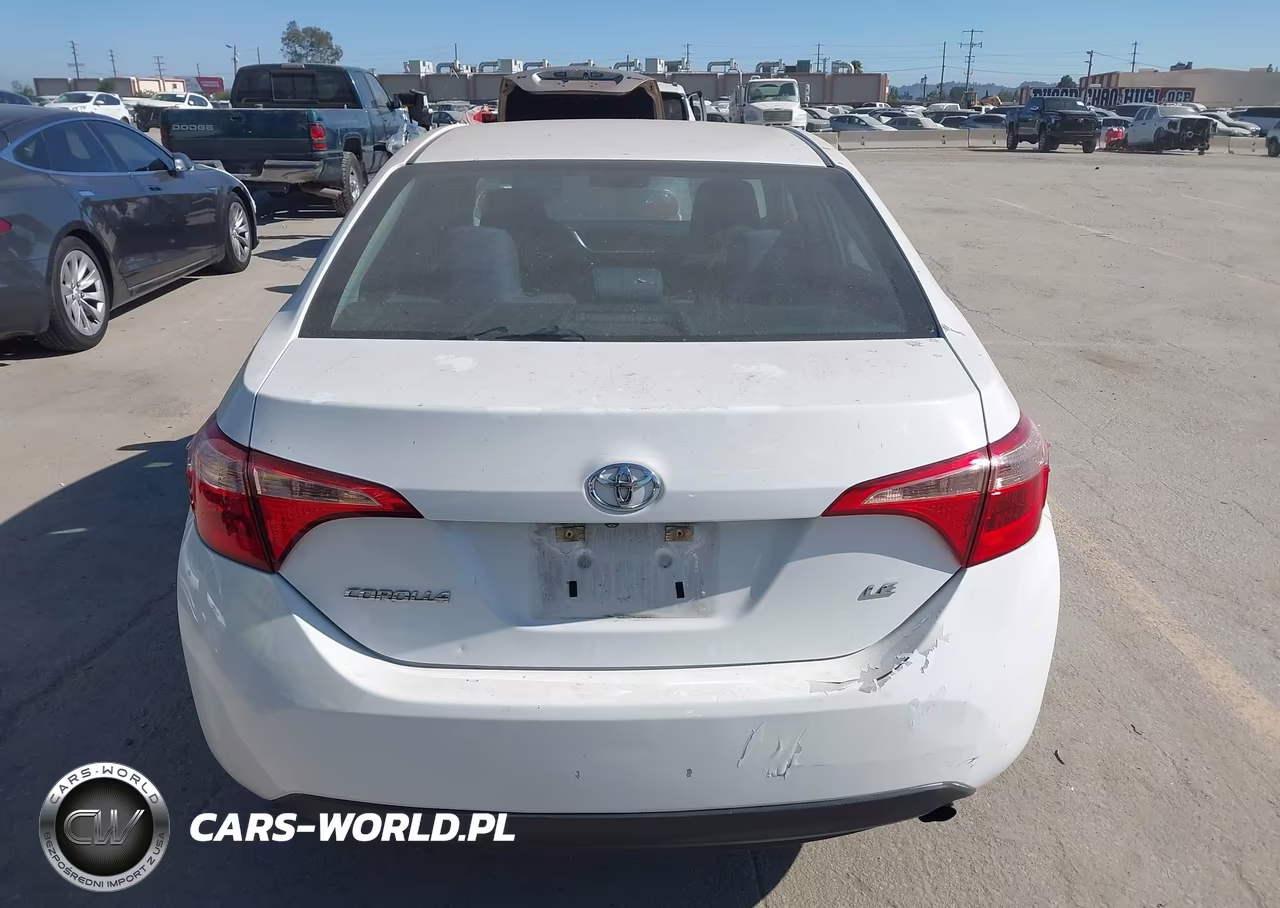 2018 Toyota Corolla Le VIN:5YFBURHE0JP792644 - 17