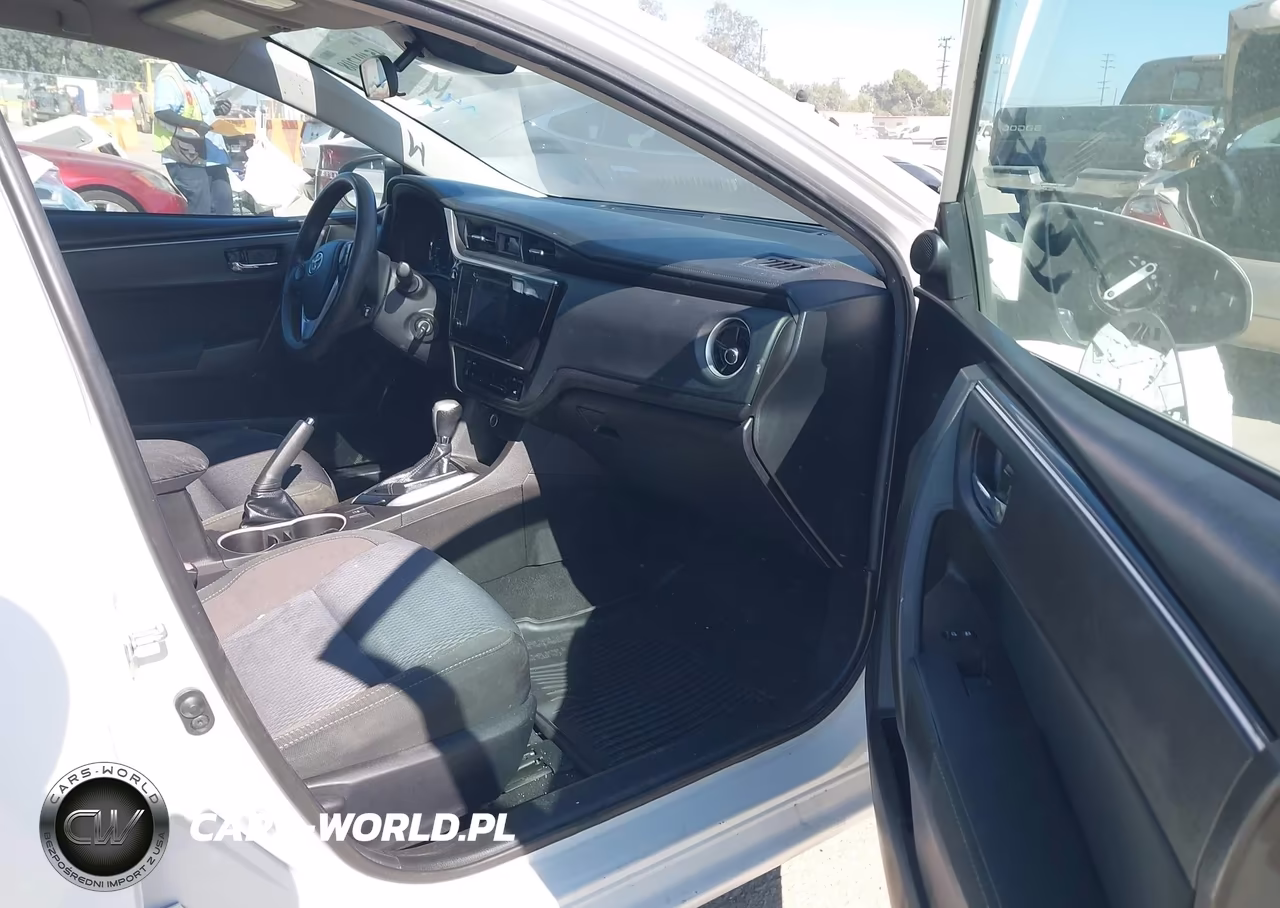 2018 Toyota Corolla Le VIN:5YFBURHE0JP792644 - 5