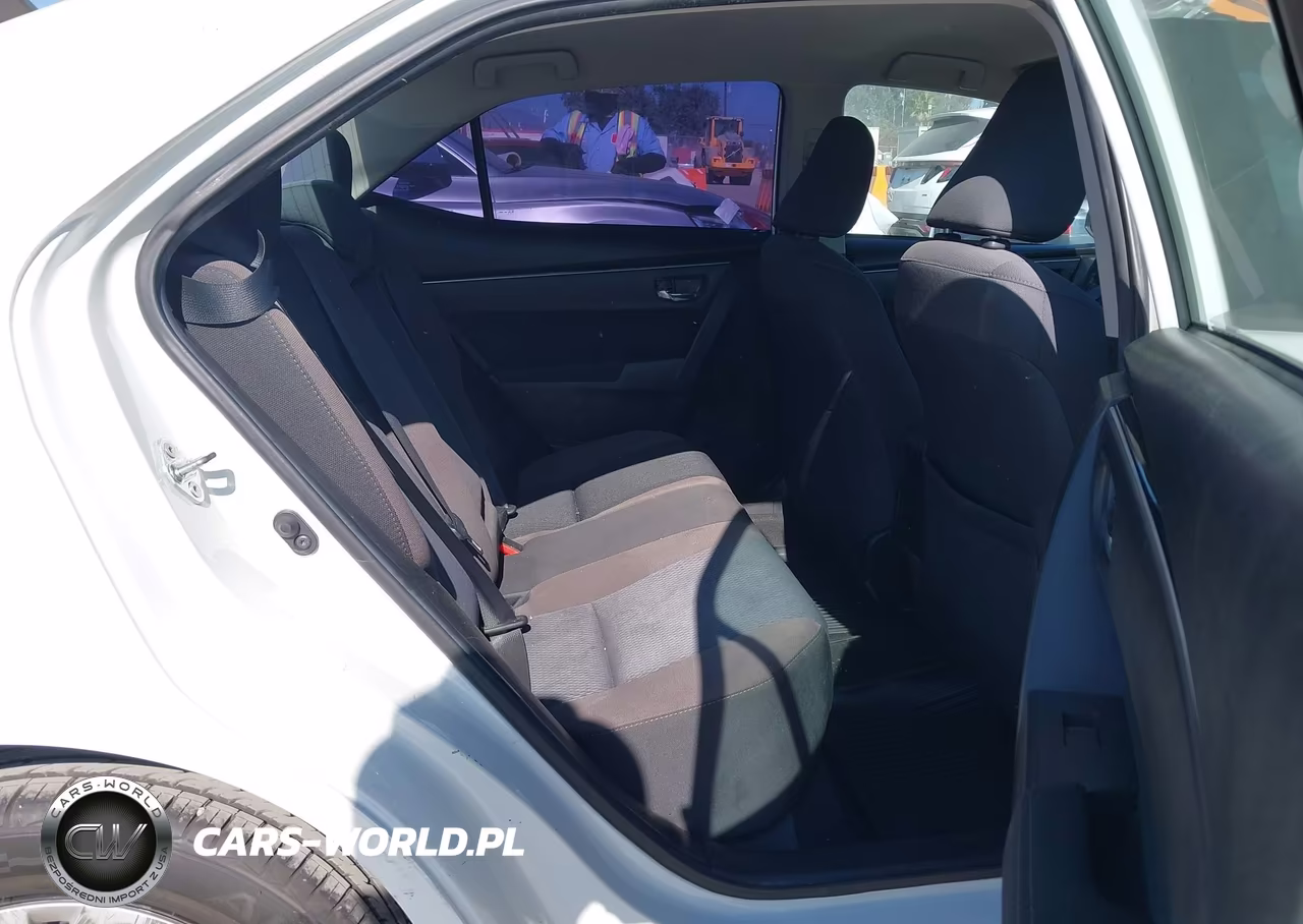 2018 Toyota Corolla Le VIN:5YFBURHE0JP792644 - 8