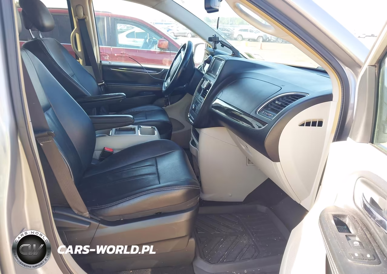 2015 Chrysler Town & Country Touring VIN:2C4RC1BG1FR739987 - 5