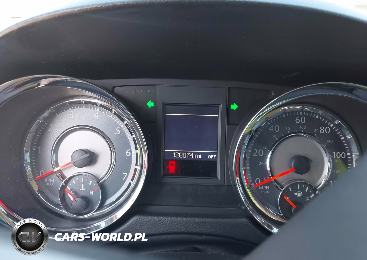 2015 Chrysler Town & Country Touring VIN:2C4RC1BG1FR739987 - 7