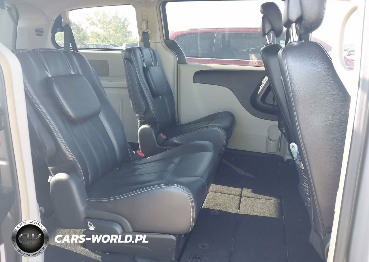 2015 Chrysler Town & Country Touring VIN:2C4RC1BG1FR739987 - 8