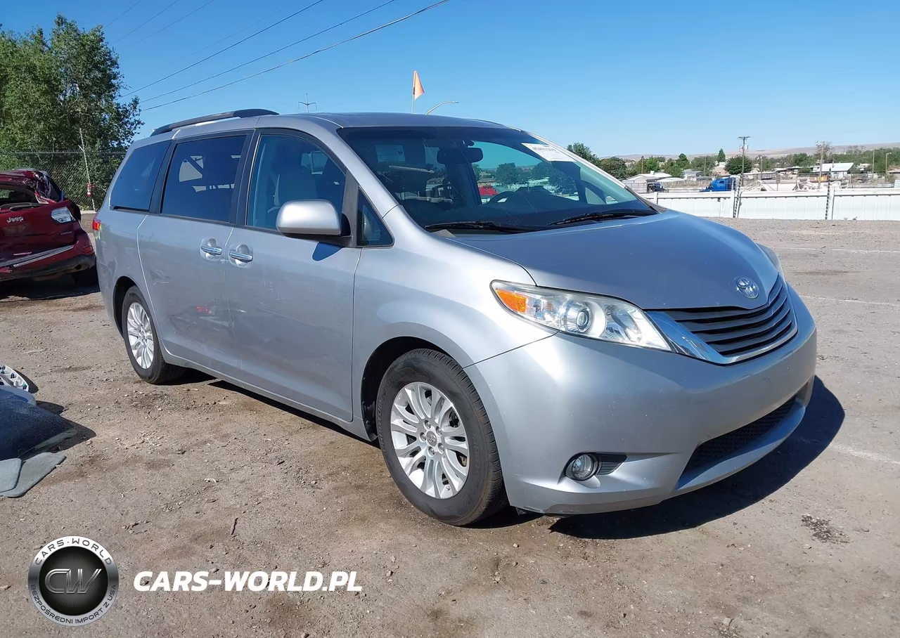 2012 Toyota Sienna Xle V6 8 Passenger