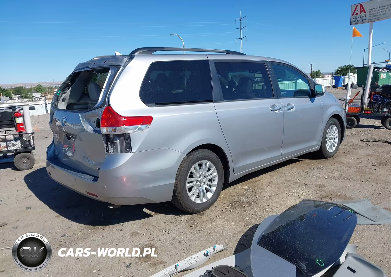 2012 Toyota Sienna Xle V6 8 Passenger VIN:5TDYK3DC5CS205642 - 4