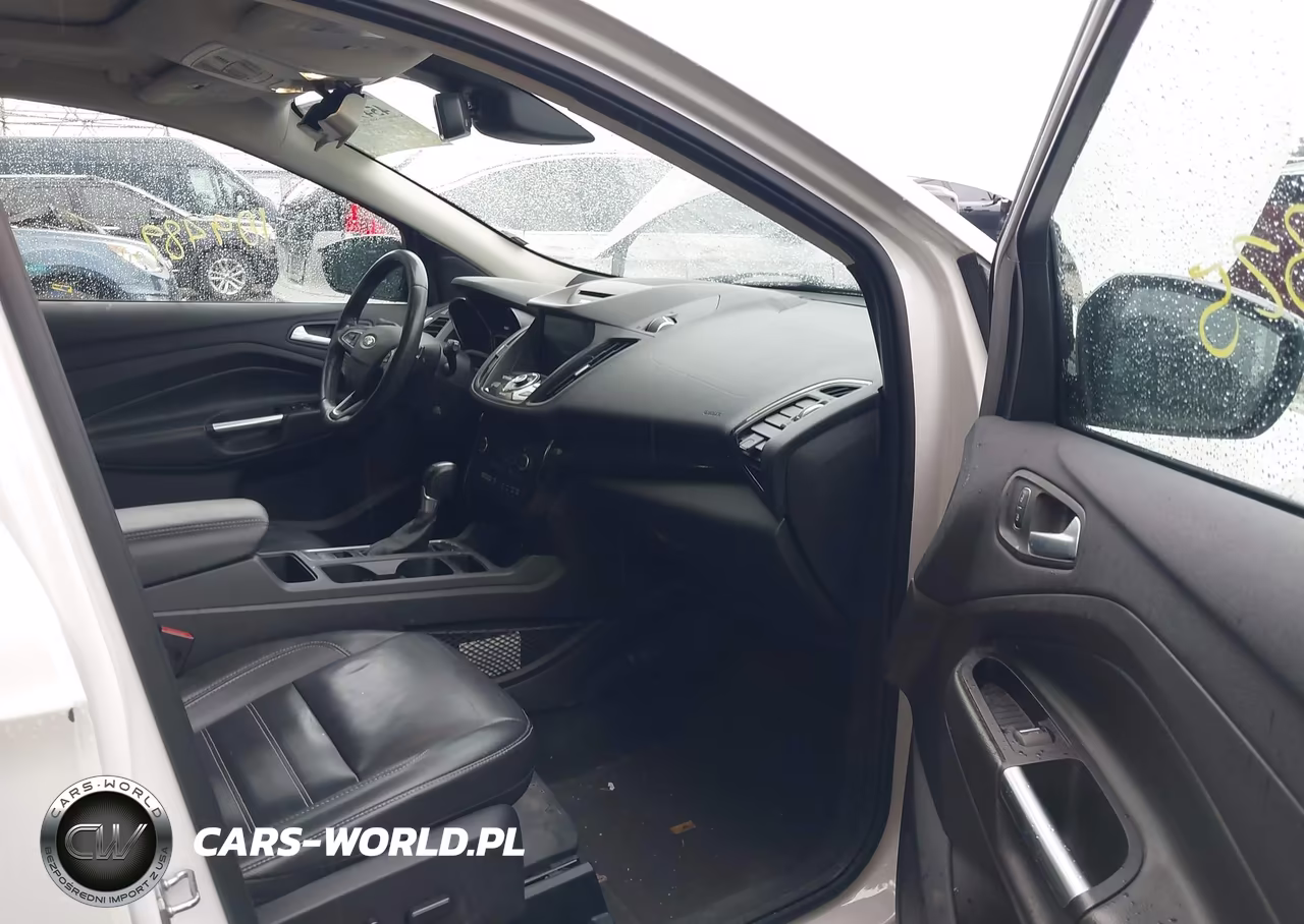 2017 Ford Escape Titanium VIN:1FMCU0J97HUE23124 - 5