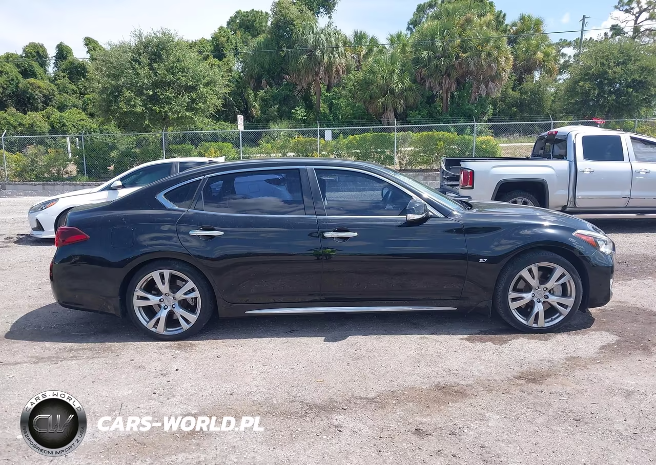 2018 Infiniti Q70L 3.7 Luxe VIN:JN1BY1PPXJM330204 - 13