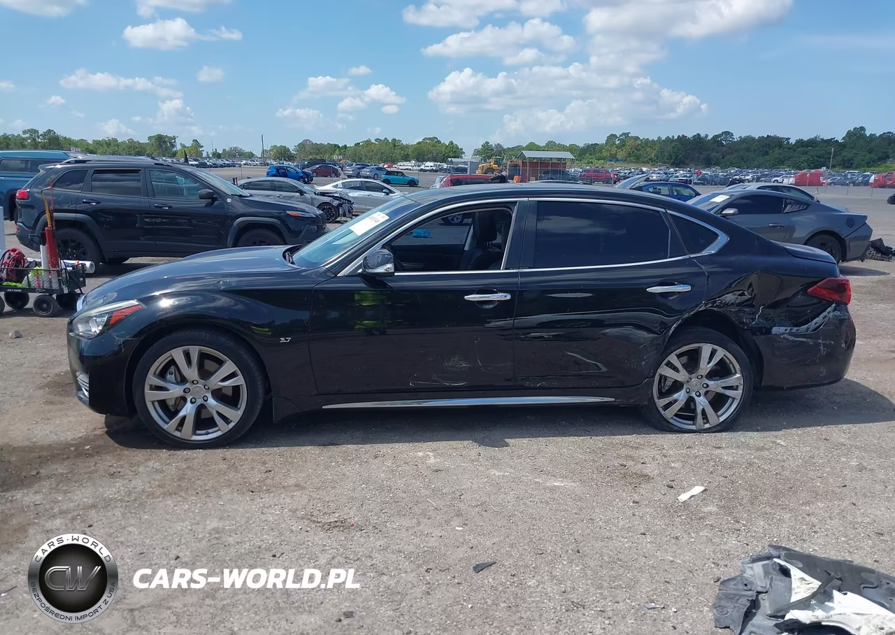 2018 Infiniti Q70L 3.7 Luxe VIN:JN1BY1PPXJM330204 - 14