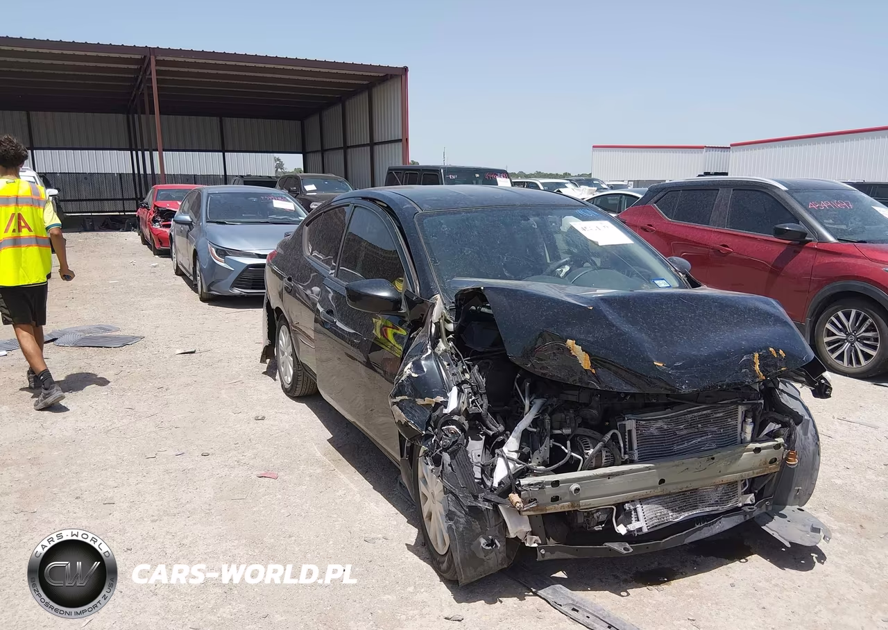 2016 Nissan Versa 1.6 S+ – zdjęcie 1 z 16