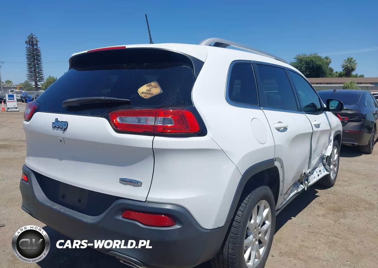 2018 Jeep Cherokee Latitude Fwd VIN:1C4PJLCXXJD518018 - 4