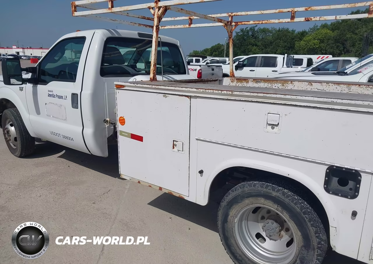 2016 Ford F-350 Chassis Xl-Xlt VIN:1FDRF3G68GEA81548 - 16