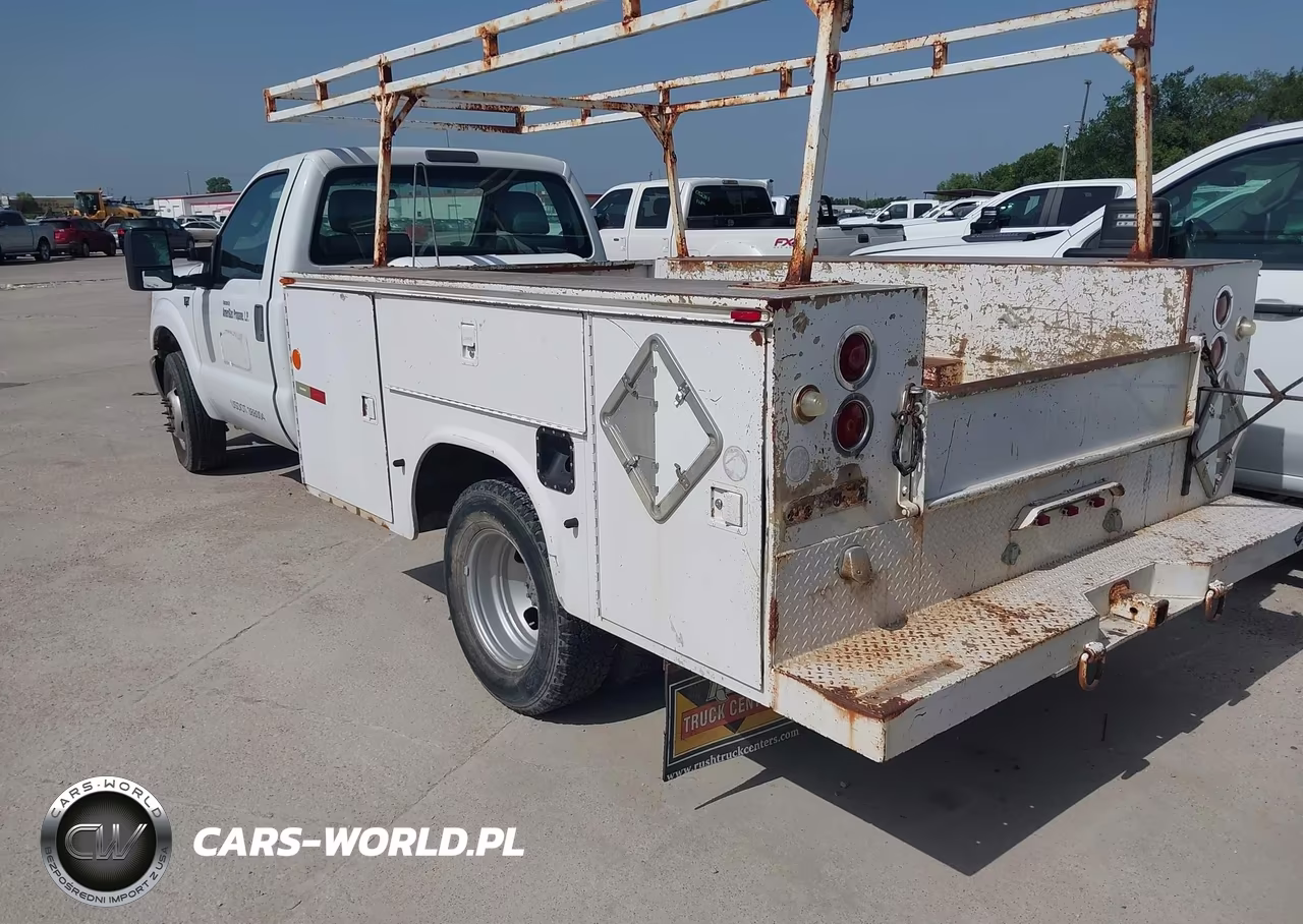 2016 Ford F-350 Chassis Xl-Xlt VIN:1FDRF3G68GEA81548 - 3
