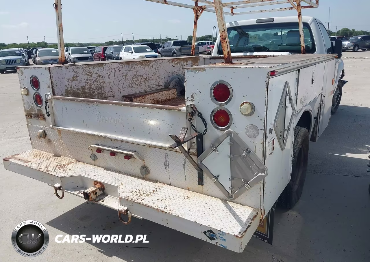 2016 Ford F-350 Chassis Xl-Xlt VIN:1FDRF3G68GEA81548 - 4