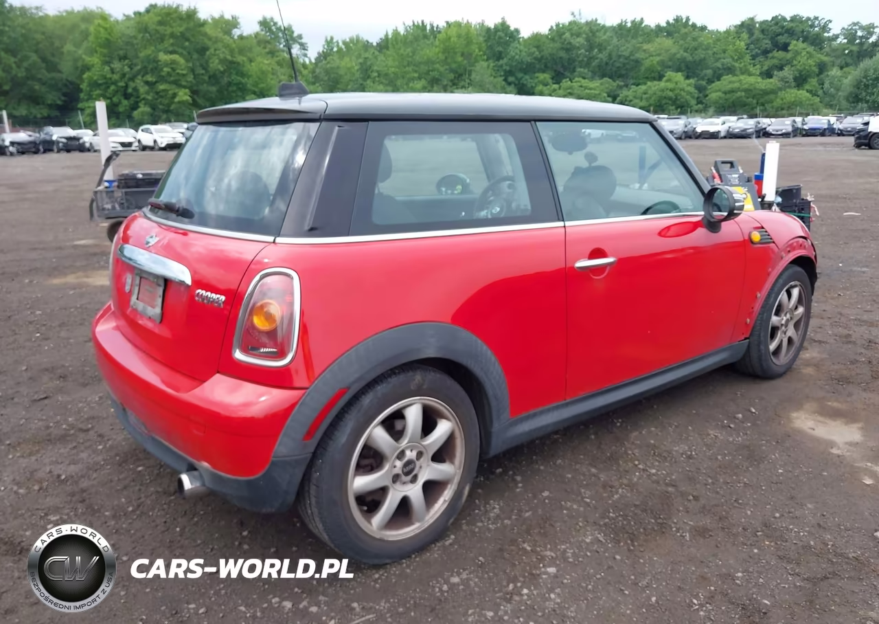 2008 Mini Cooper Hardtop VIN:WMWMF33588TU67117 - 4