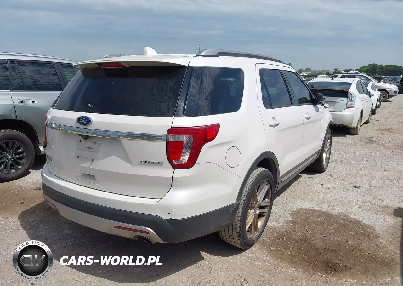 2016 Ford Explorer Xlt VIN:1FM5K7D88GGA61800 - 4