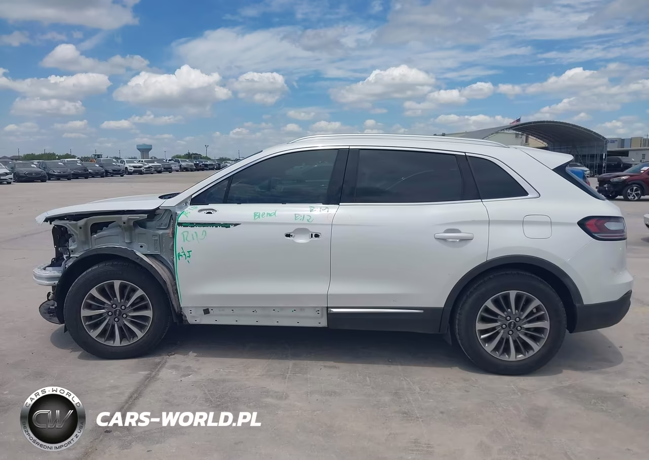 2020 Lincoln Nautilus Standard VIN:2LMPJ6J9XLBL04600 - 15