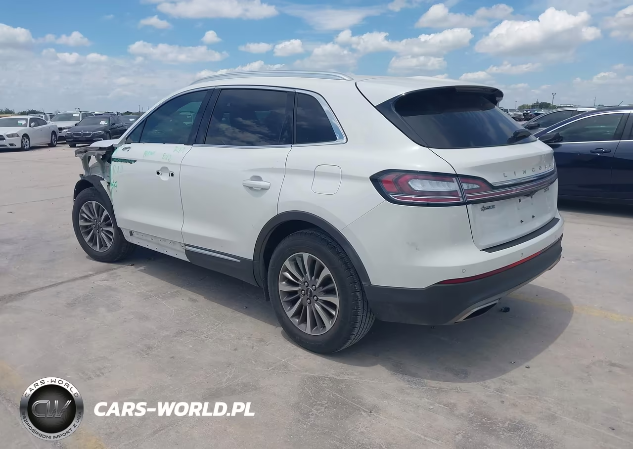 2020 Lincoln Nautilus Standard VIN:2LMPJ6J9XLBL04600 - 3