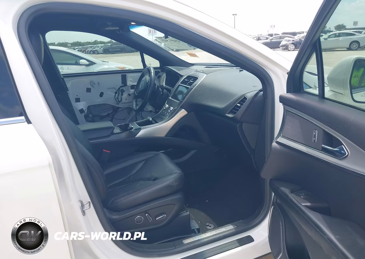 2020 Lincoln Nautilus Standard VIN:2LMPJ6J9XLBL04600 - 5