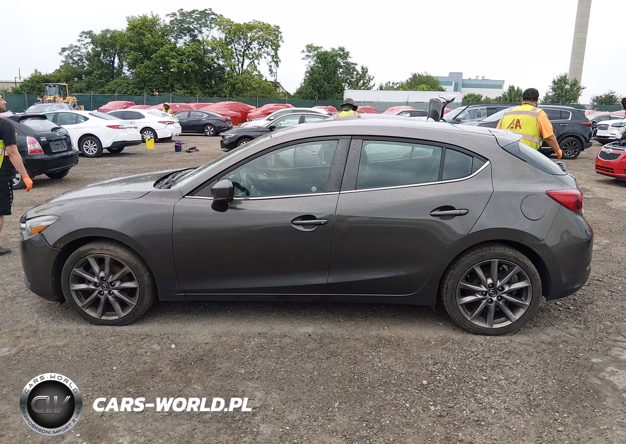 2018 Mazda Mazda3 Touring VIN:3MZBN1L37JM167845 - 14