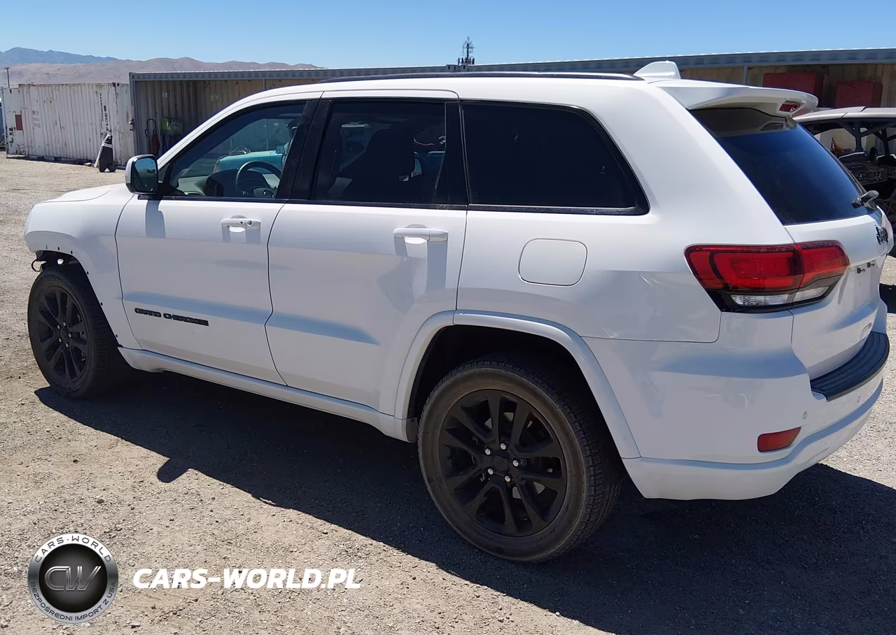 2019 Jeep Grand Cherokee Altitude 4X2 VIN:1C4RJEAG3KC680927 - 3
