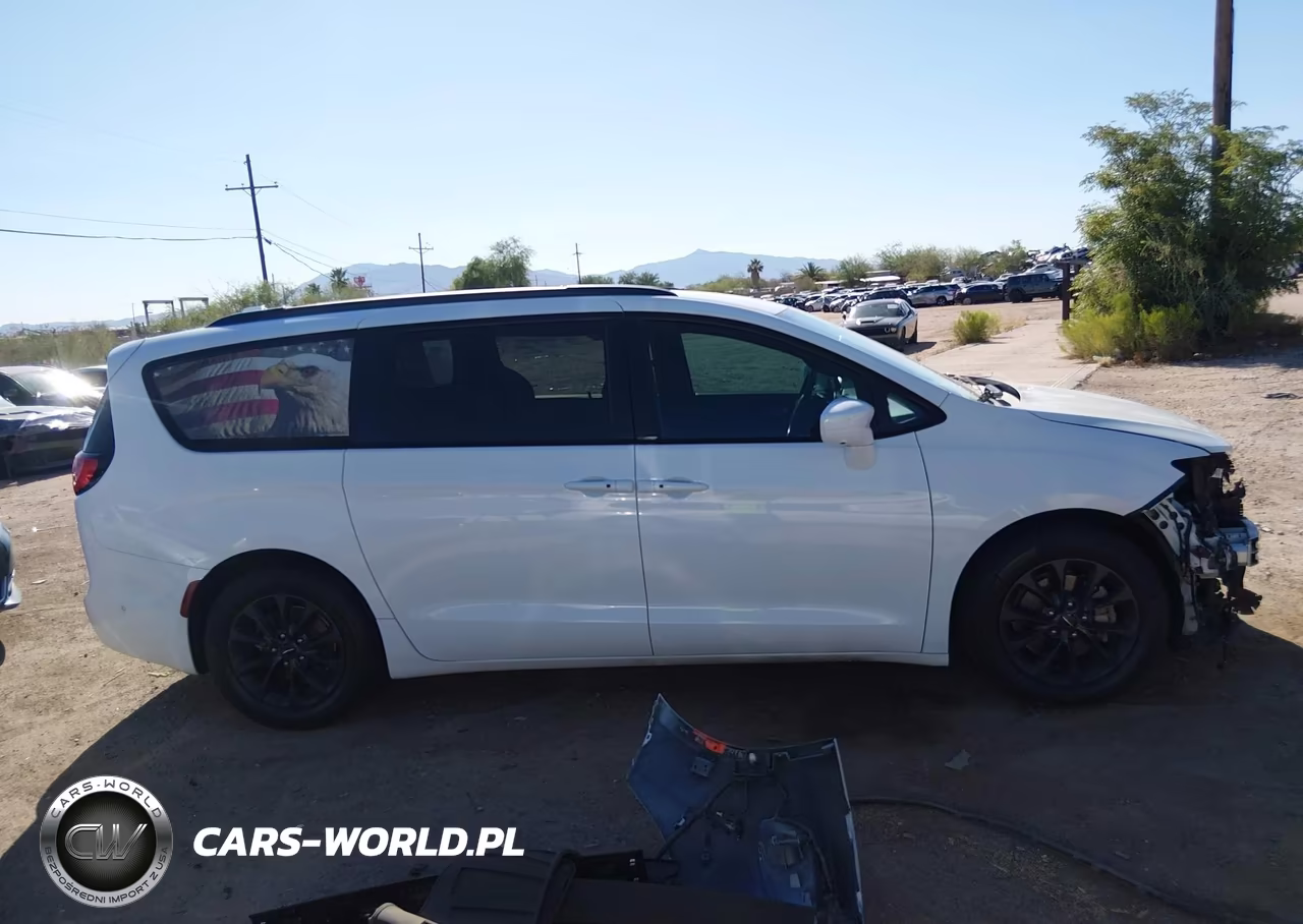 2019 Chrysler Pacifica Touring L Plus VIN:2C4RC1EG1KR575940 - 13