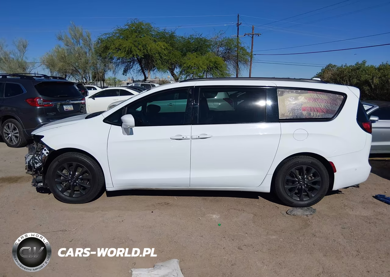 2019 Chrysler Pacifica Touring L Plus VIN:2C4RC1EG1KR575940 - 14