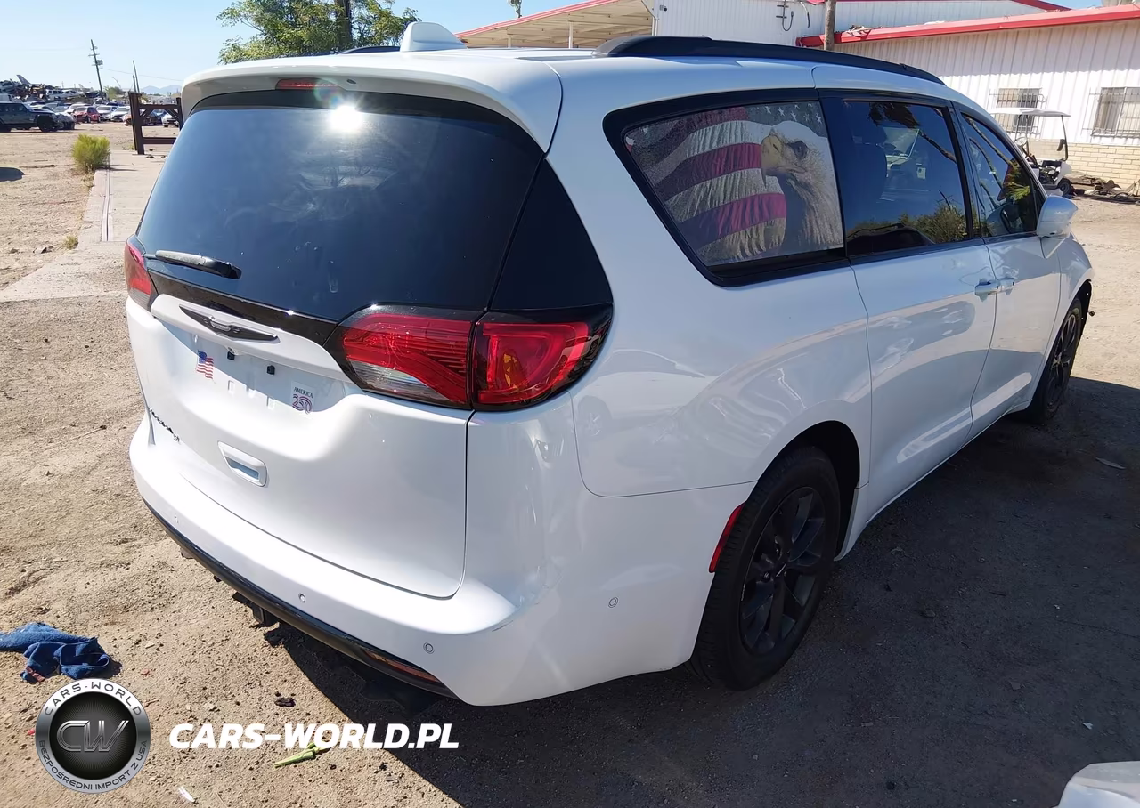 2019 Chrysler Pacifica Touring L Plus VIN:2C4RC1EG1KR575940 - 4